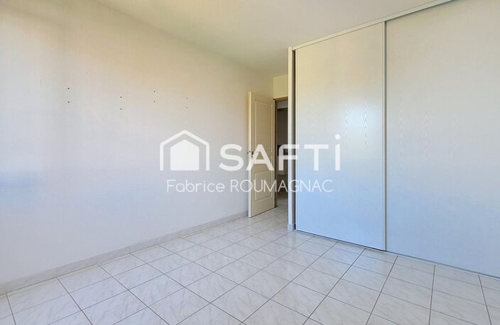 Appartement de 60 m² avec terrasse, deux places de parking couverte et cellier. — photo 4