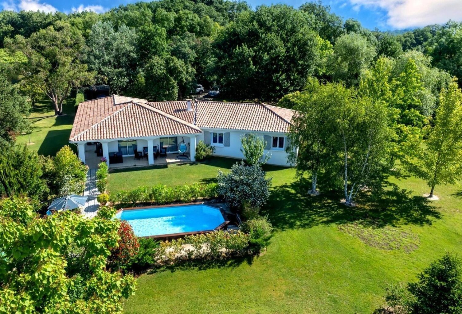 VILLA PLAIN-PIEDS DOUBLE GARAGE AVEC PISCINE AU SEL ET TERRAIN CLOS — photo 1