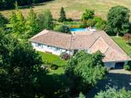 VILLA PLAIN-PIEDS DOUBLE GARAGE AVEC PISCINE AU SEL ET TERRAIN CLOS — photo 3