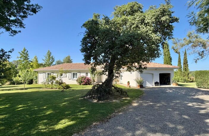 VILLA PLAIN-PIEDS DOUBLE GARAGE AVEC PISCINE AU SEL ET TERRAIN CLOS — photo 4