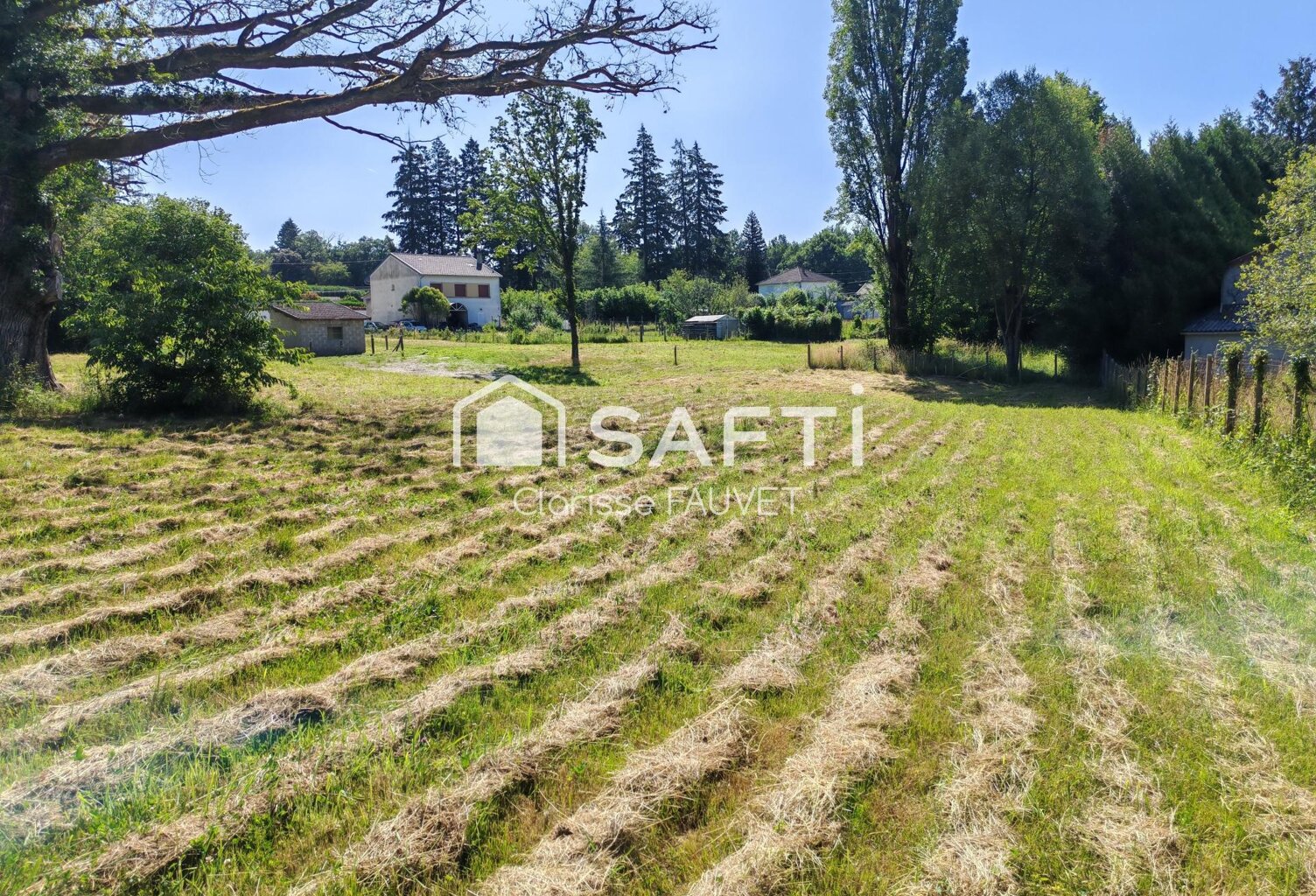 Beau terrain de 1500 m² constructible — photo 1