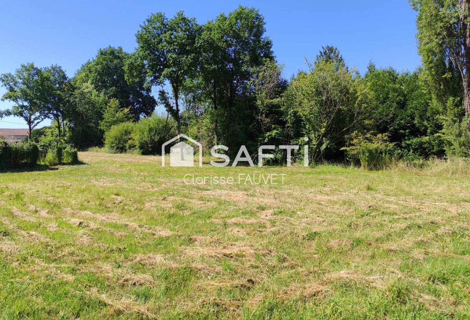Beau terrain de 1960 m² constructible — photo 1