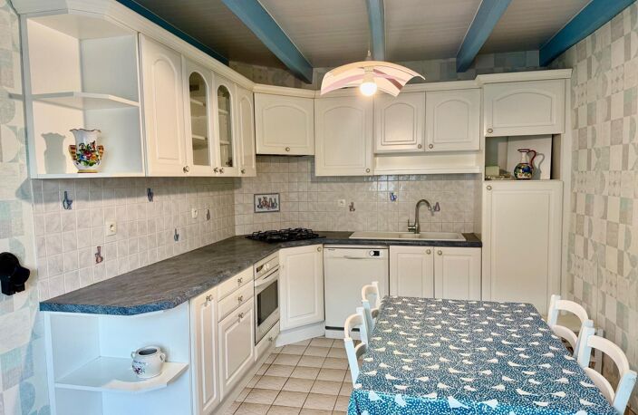 Maison d'habitation avec dépendance en pierre, atelier, sur 1 015 m² de terrain situé en zone constructible. — photo 4
