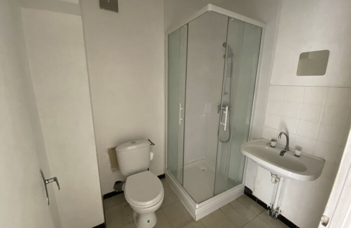 TOUTES AIDES - studio - 26.34 M2 + cave + pk. — photo 5