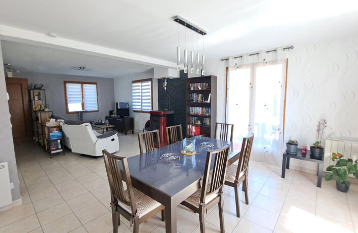 Yenne, Charmante maison familiale à étage ? Emplacement idéal tout à pied — photo 2