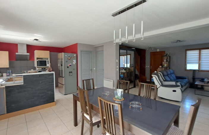 Yenne, Charmante maison familiale à étage ? Emplacement idéal tout à pied — photo 4
