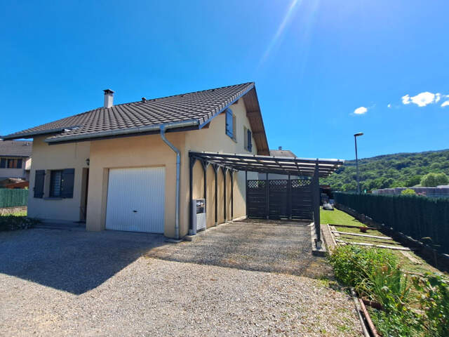 Yenne, Maison familiale- 4 chambres - Piscine - Proche centre bourg. — photo du bien