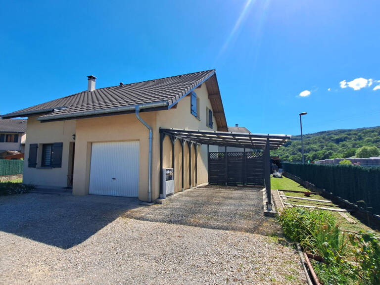 Yenne, Maison familiale- 4 chambres - Piscine - Proche centre bourg. — photo 1