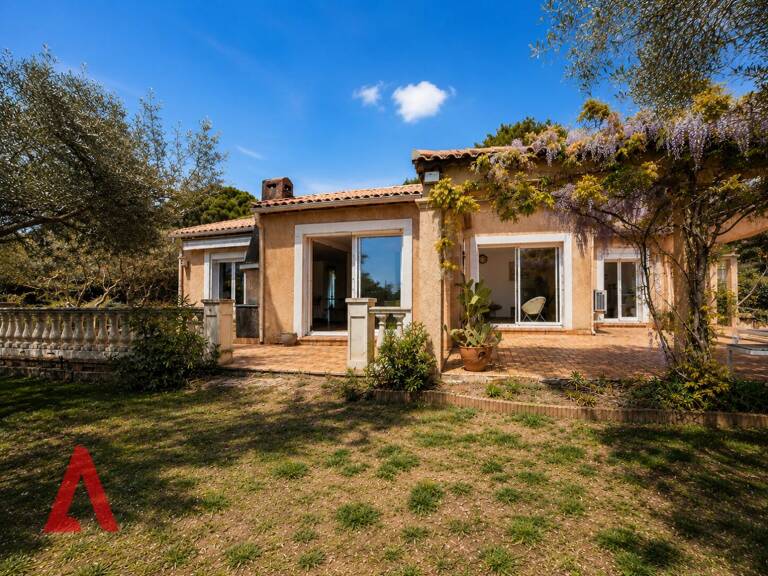 Villa rénovée avec piscine et hangar de 160 m² à vendre à Laurens  1 870 m² de terrain paysagé — photo 1