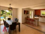 Villa rénovée avec piscine et hangar de 160 m² à vendre à Laurens  1 870 m² de terrain paysagé — photo 4