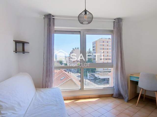 Studio meublé 16m² - Vue dégagée — photo du bien