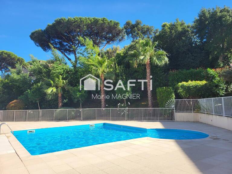 CAVALAIRE-SUR-MER   APPARTEMENT T2  DE 42M2 ENTIÈREMENT RÉNOVÉ AVEC TERRASSE, PARKING ET PISCINE RESIDENCE SECURISEE DE STANDING PROCHE CENTRE- VILLE. — photo 1