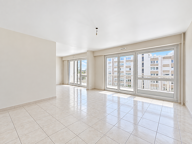 Tassin — résidence avec piscine, T4 au 8ᵉ étage, balcon et vue dégagée — photo 2