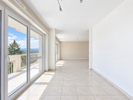 Tassin — résidence avec piscine, T4 au 8ᵉ étage, balcon et vue dégagée — photo 3