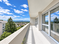 Tassin — résidence avec piscine, T4 au 8ᵉ étage, balcon et vue dégagée — photo 4