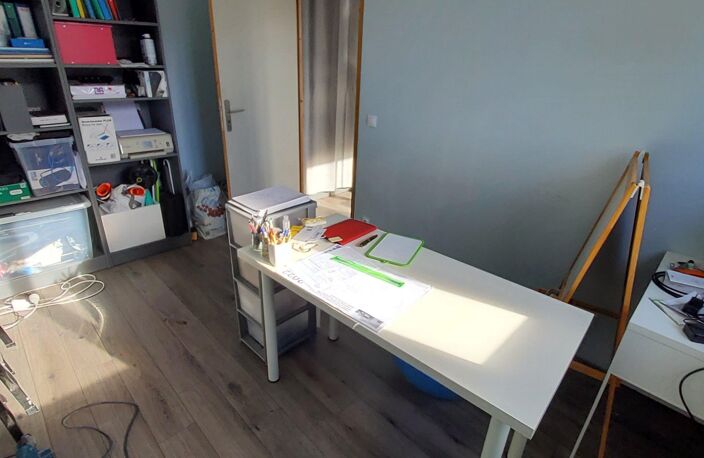 4 PIECES  DANS PETITE RESIDENCE AVEC FAIBLES CHARGES — photo 4