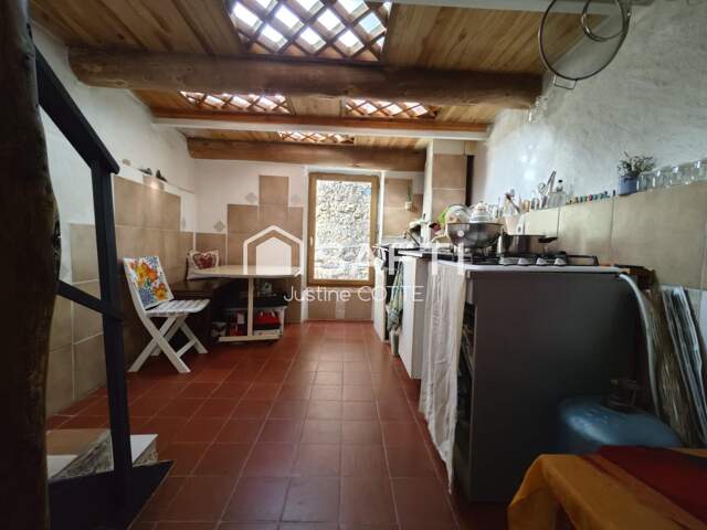 Maison de village atypique au cœur d'Adissan — photo du bien