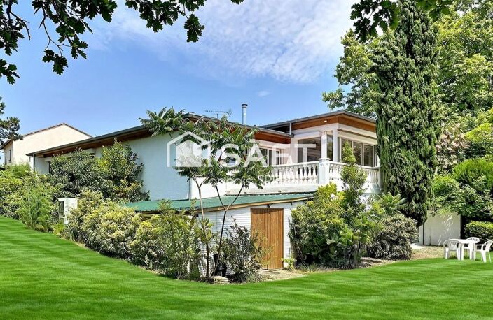 Villa d'architecte rénovée dans un ilôt de verdure — photo 3