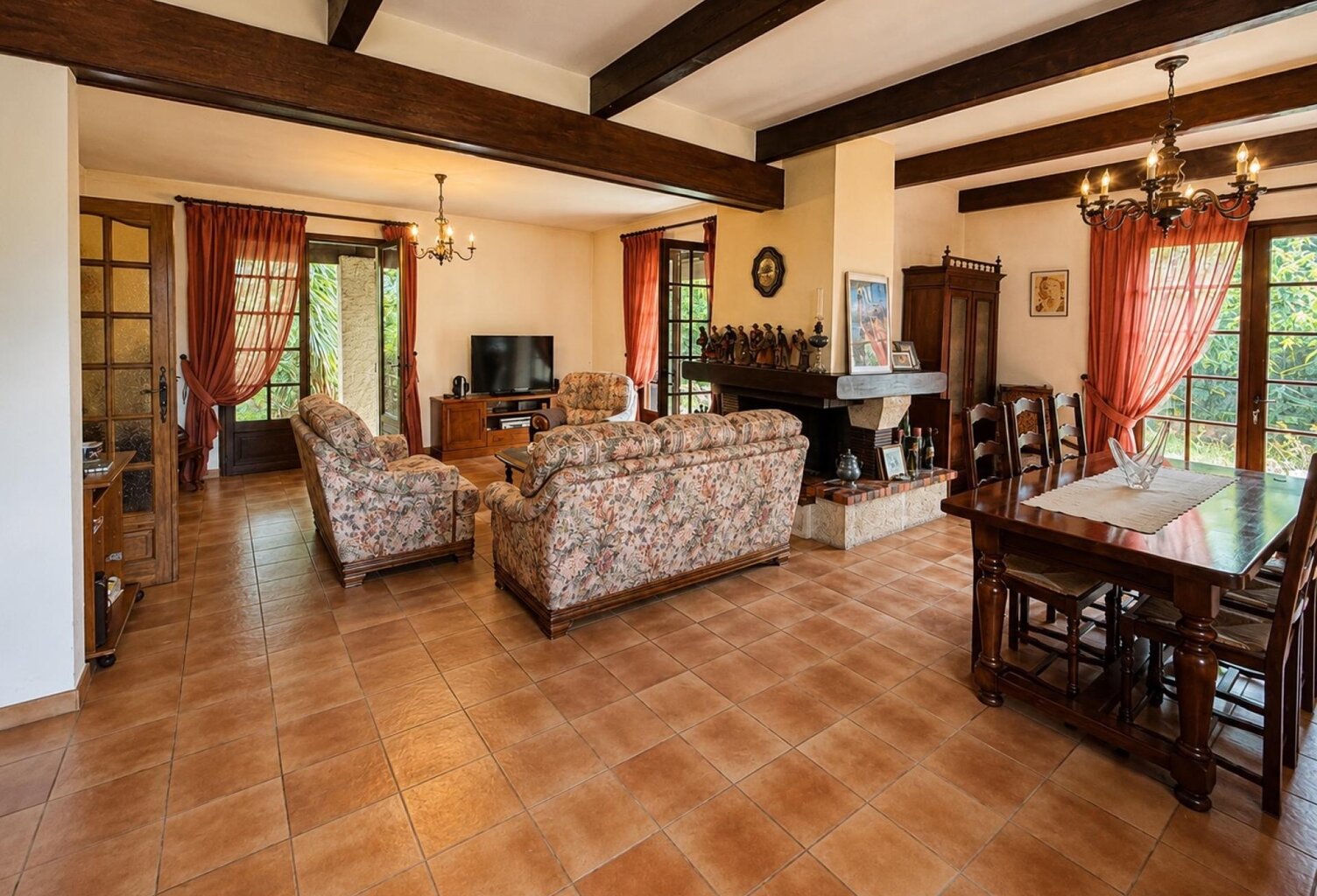 Maison familiale 4 chambres, belle pièce de vie — photo 1