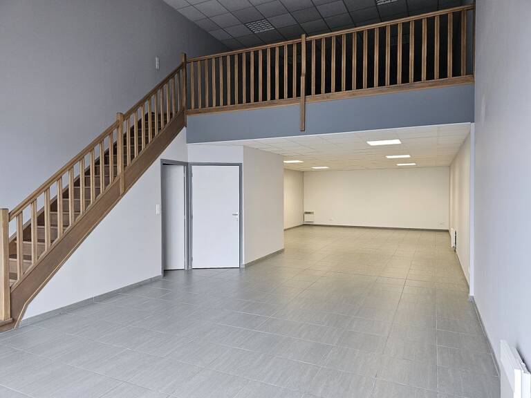 Local commercial — photo 1