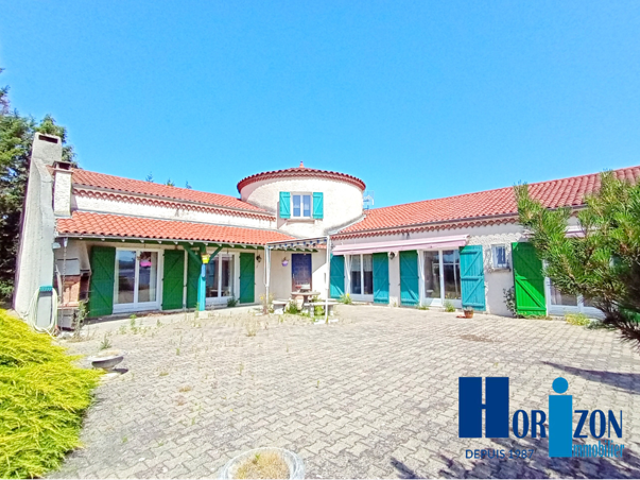 MAISON À VENDRE À VEAUCHE GRANDE MAISON 210 M2 AVEC GRAND TE — photo du bien