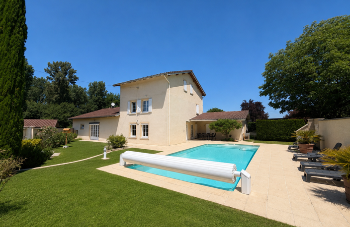 Maison d'exception de 219 m2, deux garages et piscine — photo 2