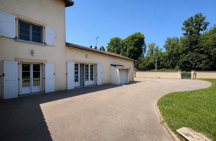 Maison d'exception de 219 m2, deux garages et piscine — photo 4