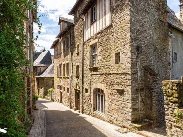 Maison de ville de 7 pièces principales — photo du bien