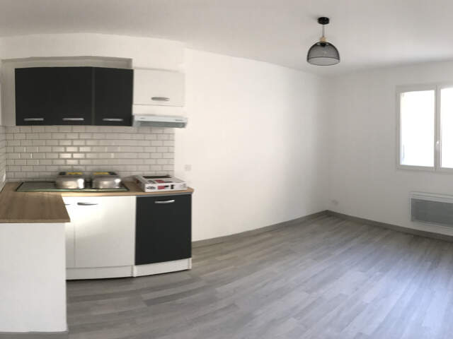 Location Appartement 2 pieces de 33m2 en Rez chaussée avec C — photo du bien