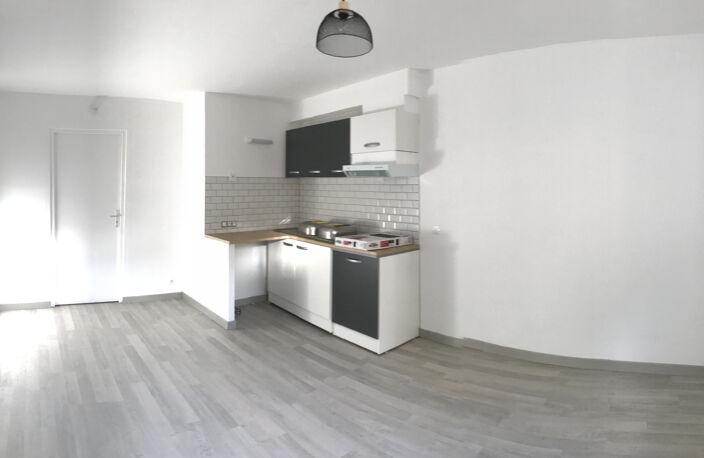 Location Appartement 2 pieces de 33m2 en Rez chaussée avec C — photo 2