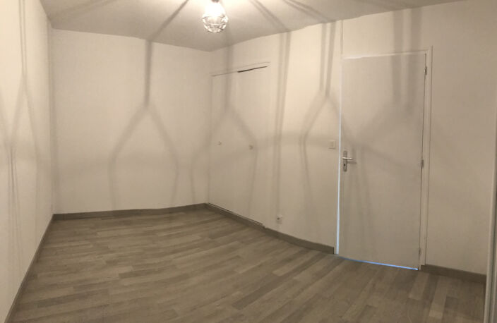 Location Appartement 2 pieces de 33m2 en Rez chaussée avec C — photo 5