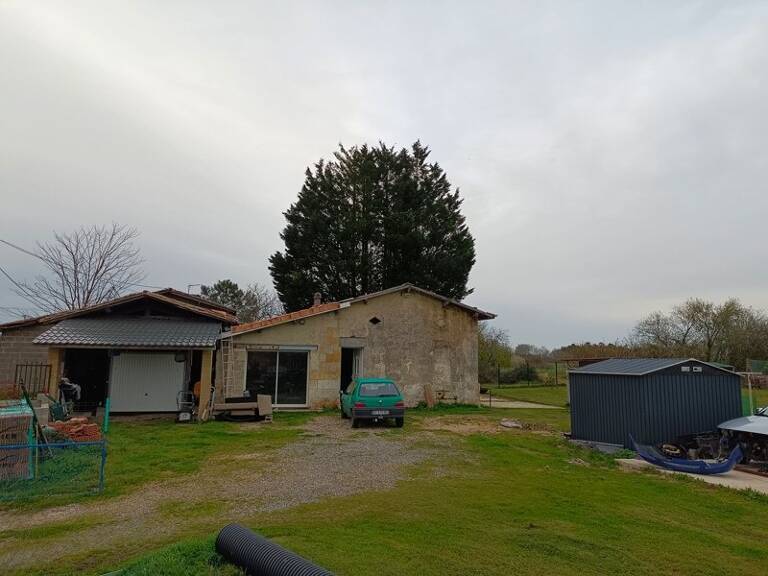 Maison en pierre de 3 pièces principales — photo 1