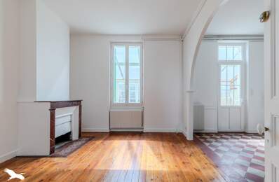 Maison en pierre de 7 pièces principales — photo du bien