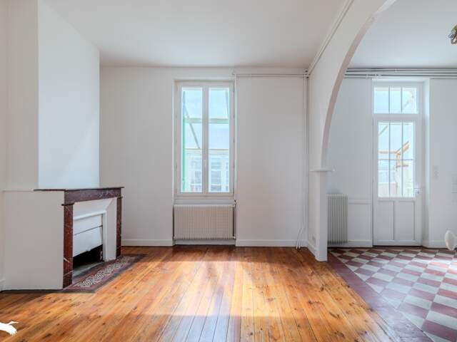 Maison en pierre de 7 pièces principales — photo du bien