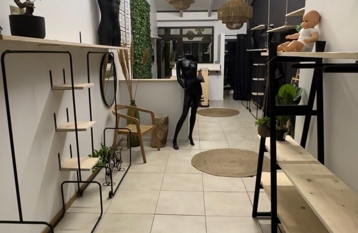 Vente Local commercial 80 m&sup2; — photo 2