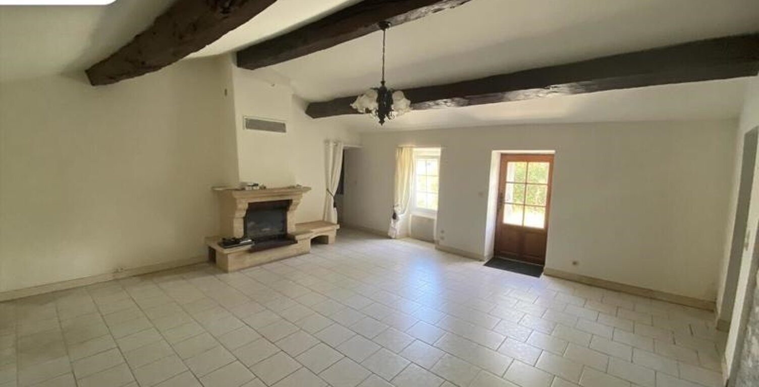 Maison en pierre de 3 pièces principales — photo 1