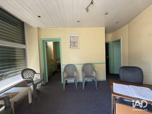 Location Surface diverse 180 m&sup2; — photo du bien