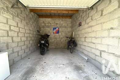 Garage  27900 €