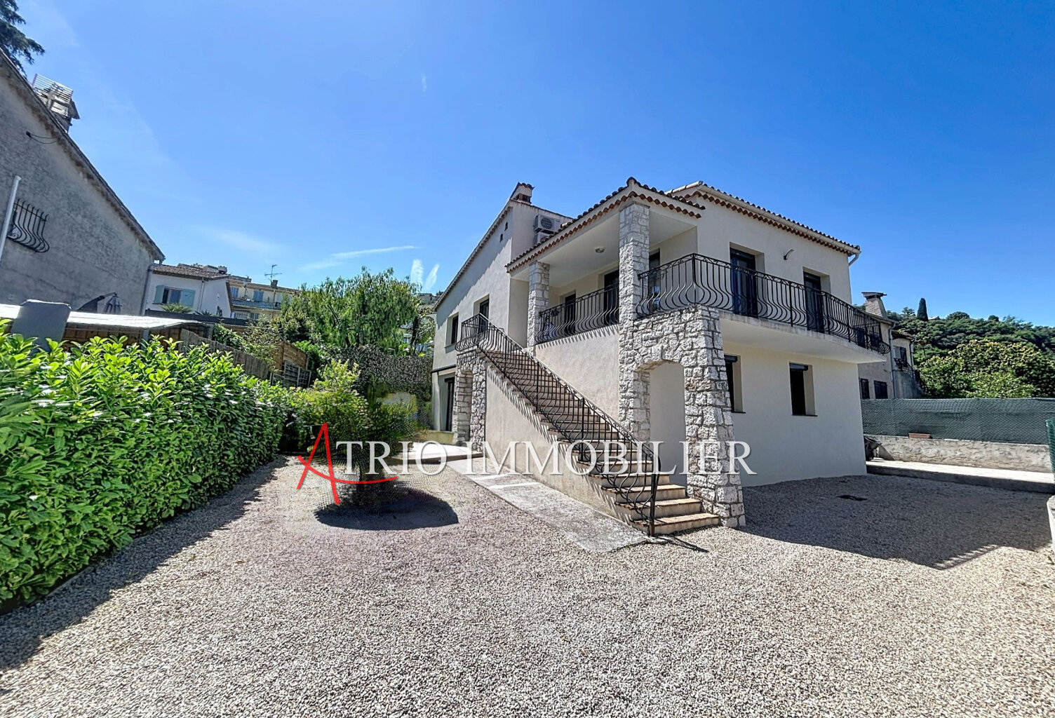 En plein coeur de Cagnes-sur-Mer, au calme, cette villa de styl — photo 1