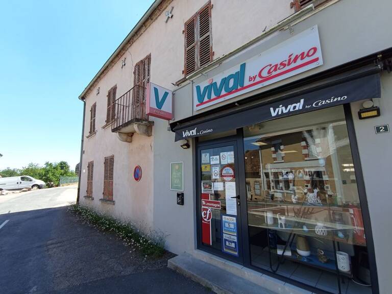 Ensemble immobilier avec épicerie multi-services et — photo 1