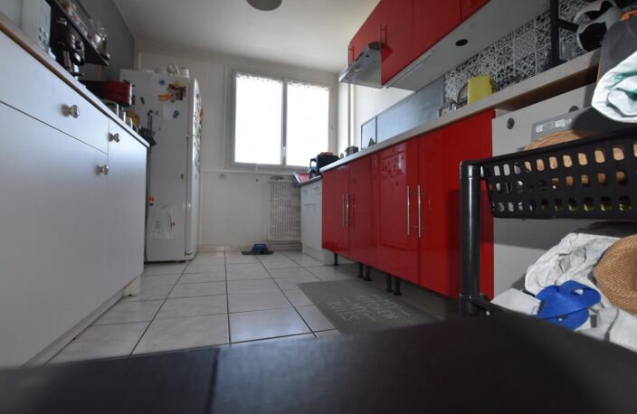 secteur Métare/Parc de l'Europe, T4 de 79 m² avec cave — photo 3