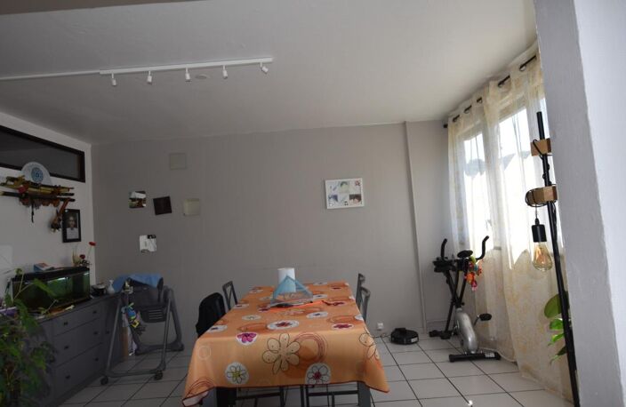 secteur Métare/Parc de l'Europe, T4 de 79 m² avec cave — photo 4