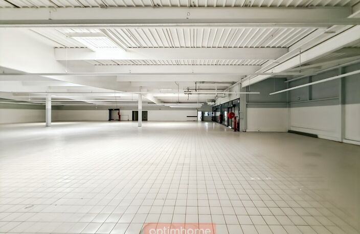 LOCAL COMMERCIAL / RETAIL PARK À LOUER – 1 707 M² EN ZONE COMMERCIALE — photo 4