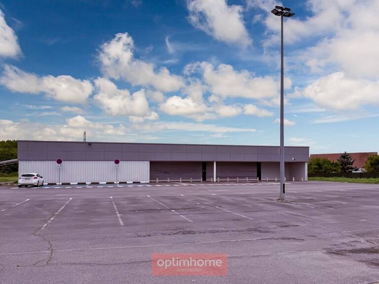 LOCAL COMMERCIAL / RETAIL PARK DE 1 707 M² – EMPLACEMENT EN ZONE COMMERCIALE — photo 1