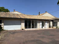 GRANDE MAISON AVEC VASTE SÉJOUR, 3 CHAMBRES, DÉPENDANCES DONT 4 GARAGES, PUITS ET CITERNE SUR 1656 M² — photo 2