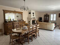 GRANDE MAISON AVEC VASTE SÉJOUR, 3 CHAMBRES, DÉPENDANCES DONT 4 GARAGES, PUITS ET CITERNE SUR 1656 M² — photo 4