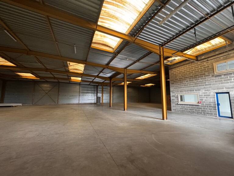 Entrepôt de stockage + bureaux — photo 1