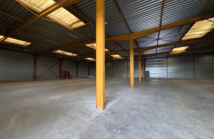 Entrepôt de stockage + bureaux — photo 2