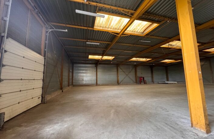 Entrepôt de stockage + bureaux — photo 3