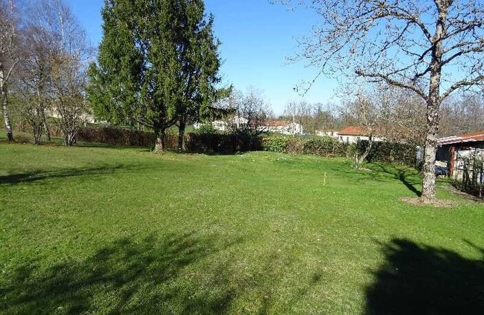 A LIMOGES BELLEGARDE BEAU TERRAIN PLAT AVEC CU DE 1586 M² — photo 2